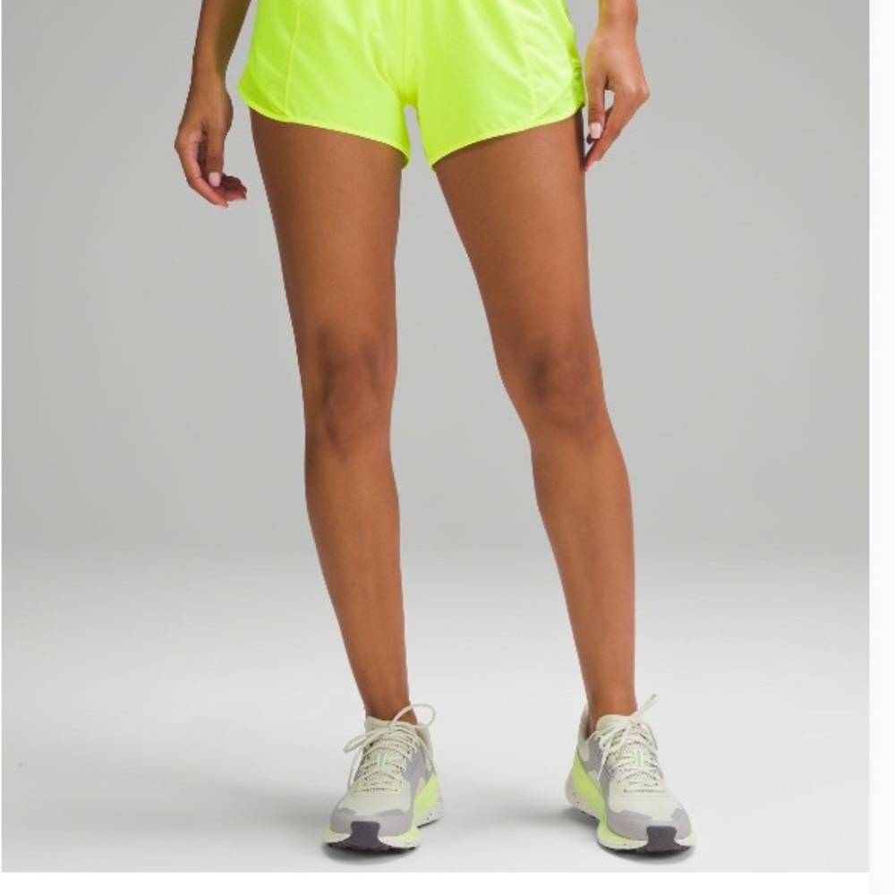 Lululemon Athletica Athletic Shorts Hotty Hot LR Short 4"
*Lined HIYE 6